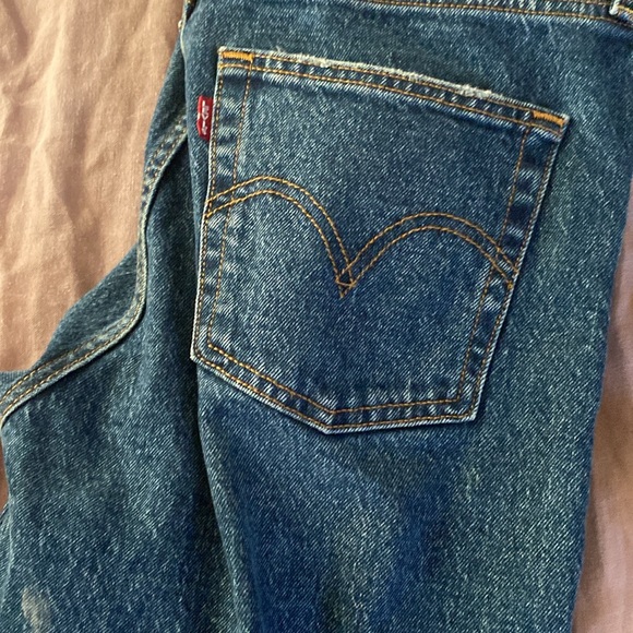 Levi’s Ribcage - Picture 2 of 4
